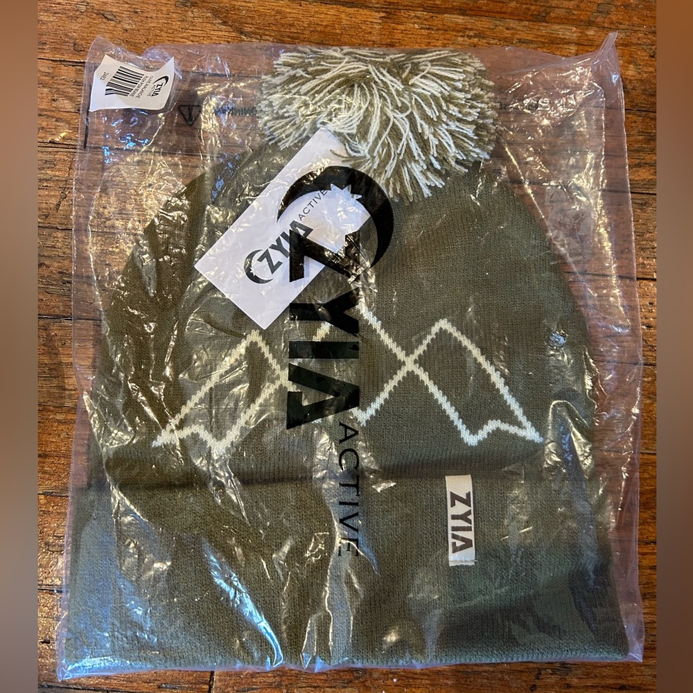 Zyia Olive avalanche pom beanie: NWBT